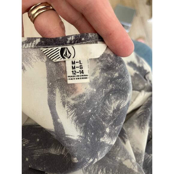Volcom kimono or swimsuit cover up - Picture 4 of 9